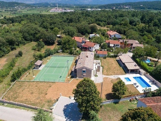 Beautiful rustic villa for sale in Kršan on 2825 sq.m. Of land with tennis terrain