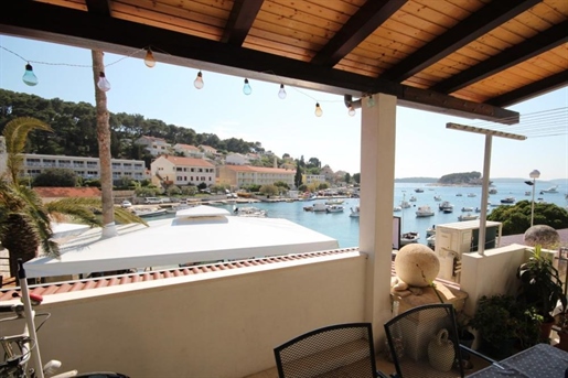 First line apartment in Hvar with direct sea view