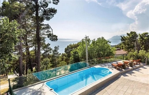 Beautiful semi-detached villa in Brela, with swimming pool
