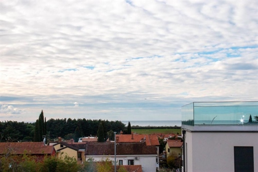 Просторная квартира с прекрасным видом на море в Истрийском Новиграде!