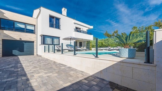 Fantastic modern villa in Privlaka area with Spa oasis, jacuzzi and swimming pool