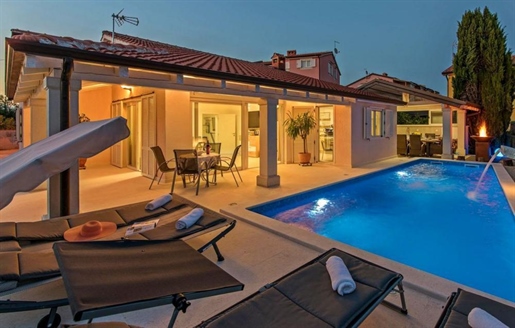 Villa with swimming pool in Porec area