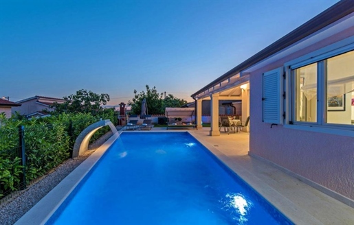 Villa with swimming pool in Porec area