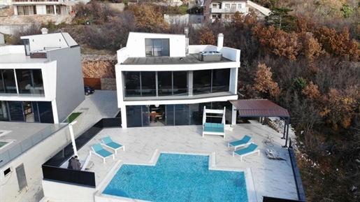 Impressive modern villa with pool in Crikvenica