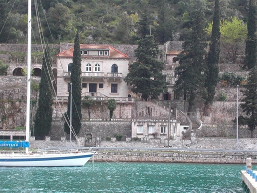 Prächtiger Palazzo in erster Meereslinie in Dubrovnik in der Nähe eines luxuriösen Yachthafens