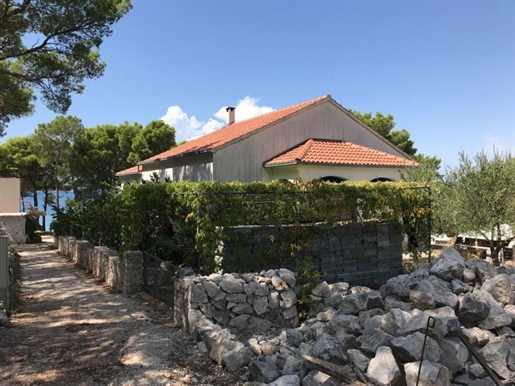 Charming stone villa right by the sea on Brac island