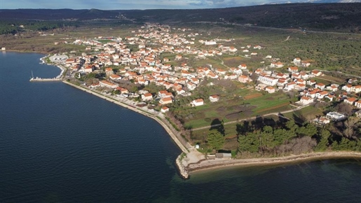 Land plot on first row to the sea near Zadar