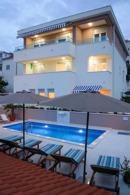 Luxus-Penthouse auf Ciovo zu verkaufen, nur 20 Meter vom Meer entfernt, exklusive Residenz