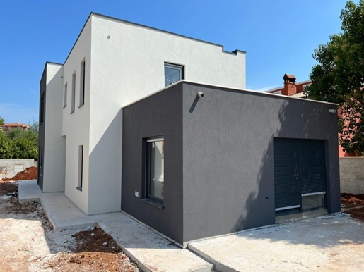 New modern cubic villa with swimming pool in Ližnjan