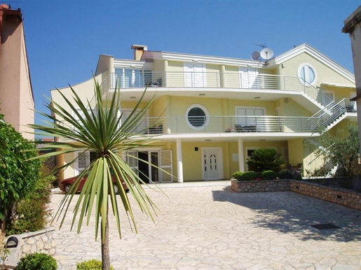 Tourist property ideally located in Zadar suburb on the 1st line to the sea