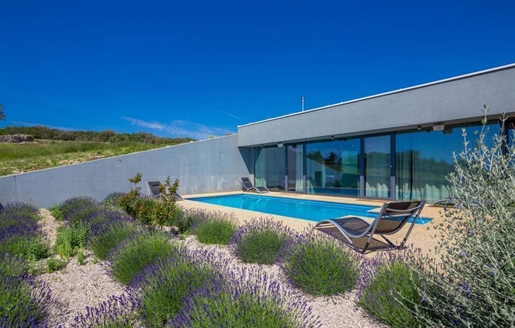 Luxusvilla im modernen Design mit Meerblick auf Krk
