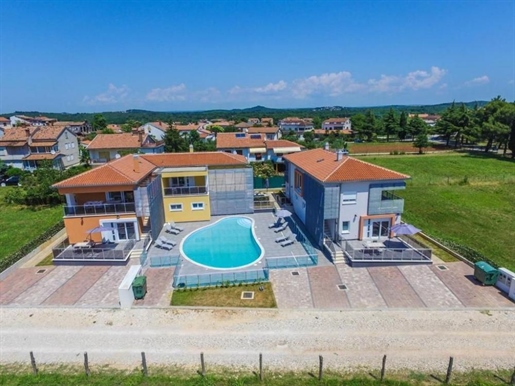 Great tourist property in Funtana near Porec with 9 apartments