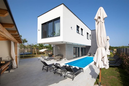 Superb villa for sale in Medulin, 800 meters from the sea