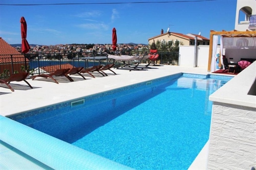 Great touristic property on Ciovo just 200 meters from the sea, 5 apartments