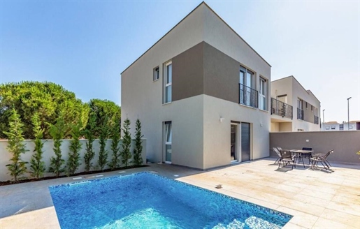 Modern family house 3 km from the sea in Valdebek area of Pula