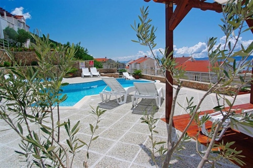 Hotel zum Verkauf im super-populären touristischen Bestimmungsort von Kroatien - Bol, Insel von Brac