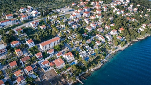New modern seafront condominium on Ciovo offers villas for sale