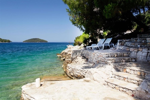 Boutique-Hotel of 7 rooms by the sea on Korcula