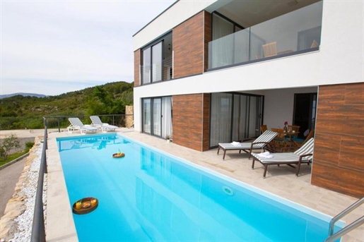 Marvellous new villa in Podstrana
