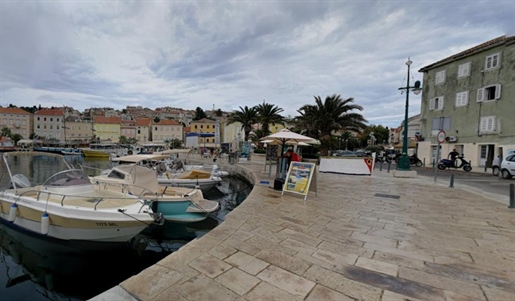 Exceptional 1st line property in the heart of Mali Losinj