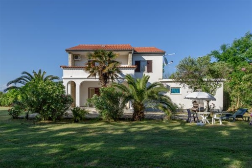 Guest house with 4 apartments on Zadar riviera, 80 meters from the sea, for sale