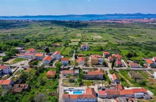 Wunderschöne Villa mit Pool am Stadtrand von Zadar - gemütliche Festung