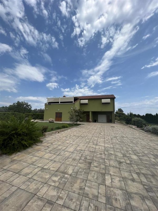 Exceptional property on 5000 sq.m. Of land with a sea view in Fazana