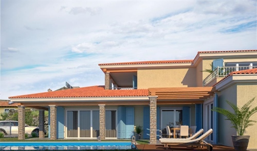 Beautiful villa with pool and panoramic views of nature and the sea under construction in Momjan are