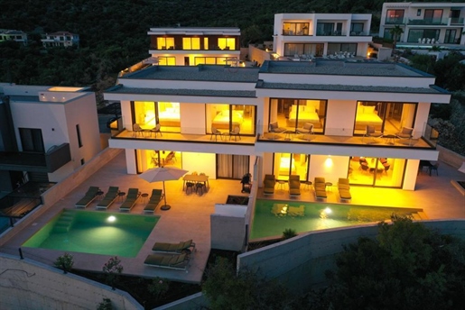Außergewöhnliche moderne Maisonette-Villa mit Pool auf der Insel Pag (Halbinsel)