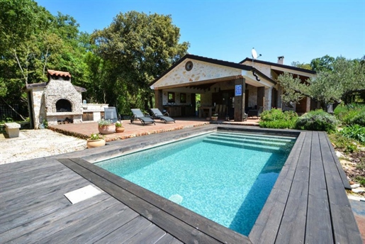 Unique villa in Rovinj area, swimming pool and stylish exterior, land plot 4369 sq.m.