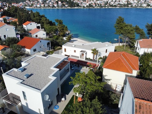Moderne Villa in zweiter Meereslinie auf der Halbinsel Ciovo