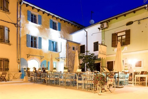 Boutique-Hotel for sale in Fazana of fantastic aura and central location