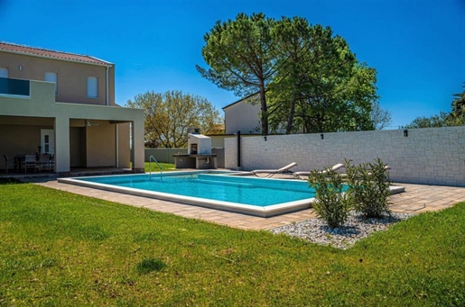 Modern, high quality villa in prestigious Brtonigla