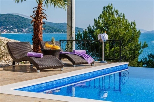Luxury villa on the 1st row to the sea opposite high class marina