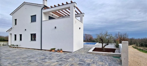 Moderne Villa mit Swimmingpool in Marčana mit weitem Meerblick