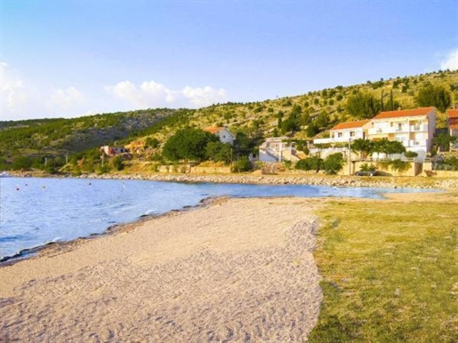 Apart-House of 4 apartments on the 1st line to the sea in Zadar area, right by the sandy beach