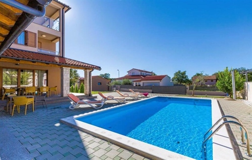 Gorgeous apartment in Banjole, Medulin, with swimming pool