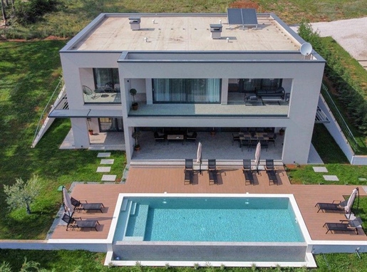 Modernly designed and luxuriously equipped villa in Rabac area, perfect style