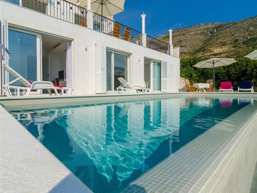 Faszinierende Villa mit Meerblick in einem nahen Vorort von Dubrovnik!