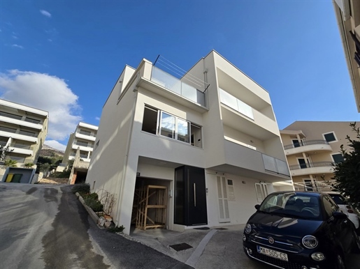 House with sea views in Tucepi, for sale