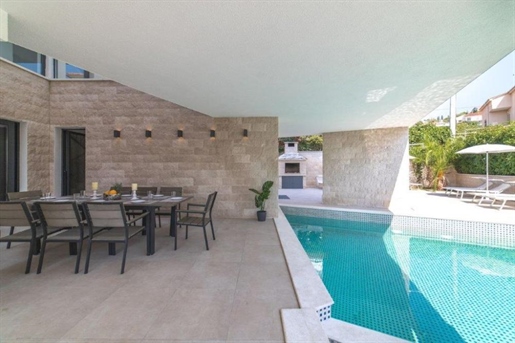 Phenomenal new villa on Ciovo, 50 meters from the beach only