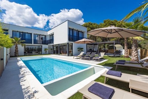 Wunderschöne neue Villa in Medulin, 1,4 km vom Meer entfernt
