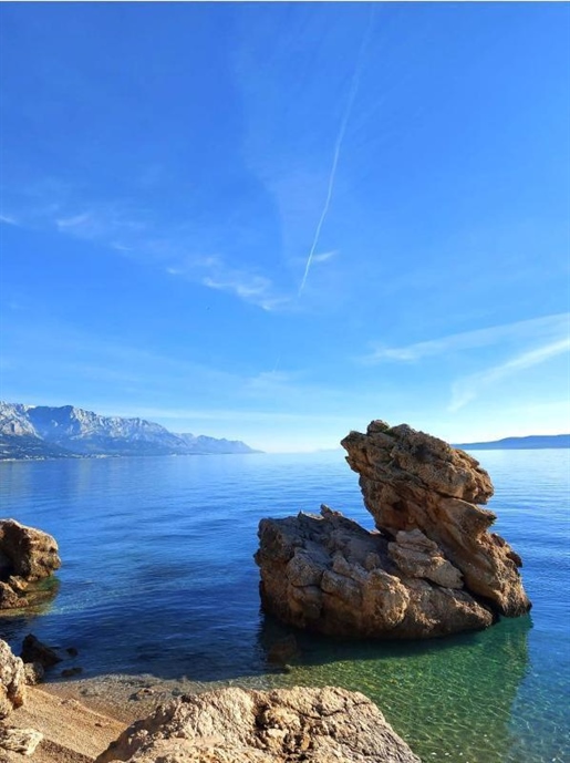 Fantastisches Grundstück in der 1. Reihe zum Meer an der Riviera von Omis
