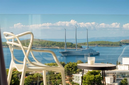 Hochmoderne Luxusvilla auf Hvar, nur 300 Meter vom Meer entfernt