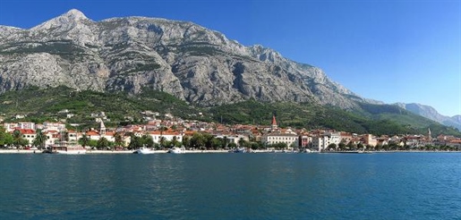 Super touristic property in Makarska just 400 meters from the sea - renovation is being finalized!