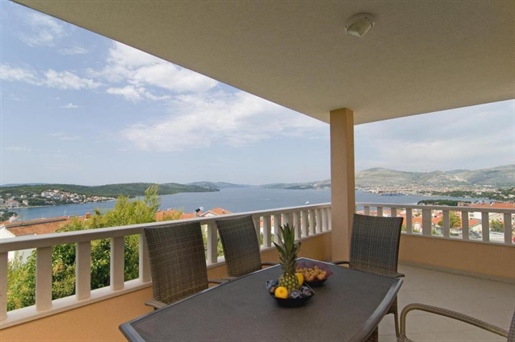 Apart-Villa with 3 apartments for sale on Ciovo peninsula