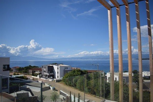 Vier Super-Luxus-Apartments auf Krk in Malinska, Rova-Gebiet, nur 50 Meter vom Meer entfernt
