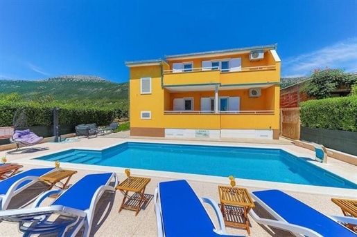 Wonderful 4 villa with pool in Kastela, 1km from the sea