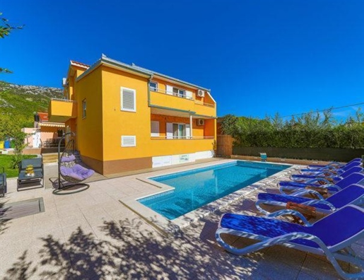 Wonderful 4 villa with pool in Kastela, 1km from the sea