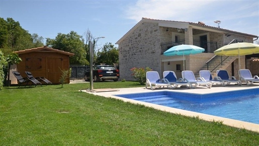 Stone villa with pool in Porec surroundings